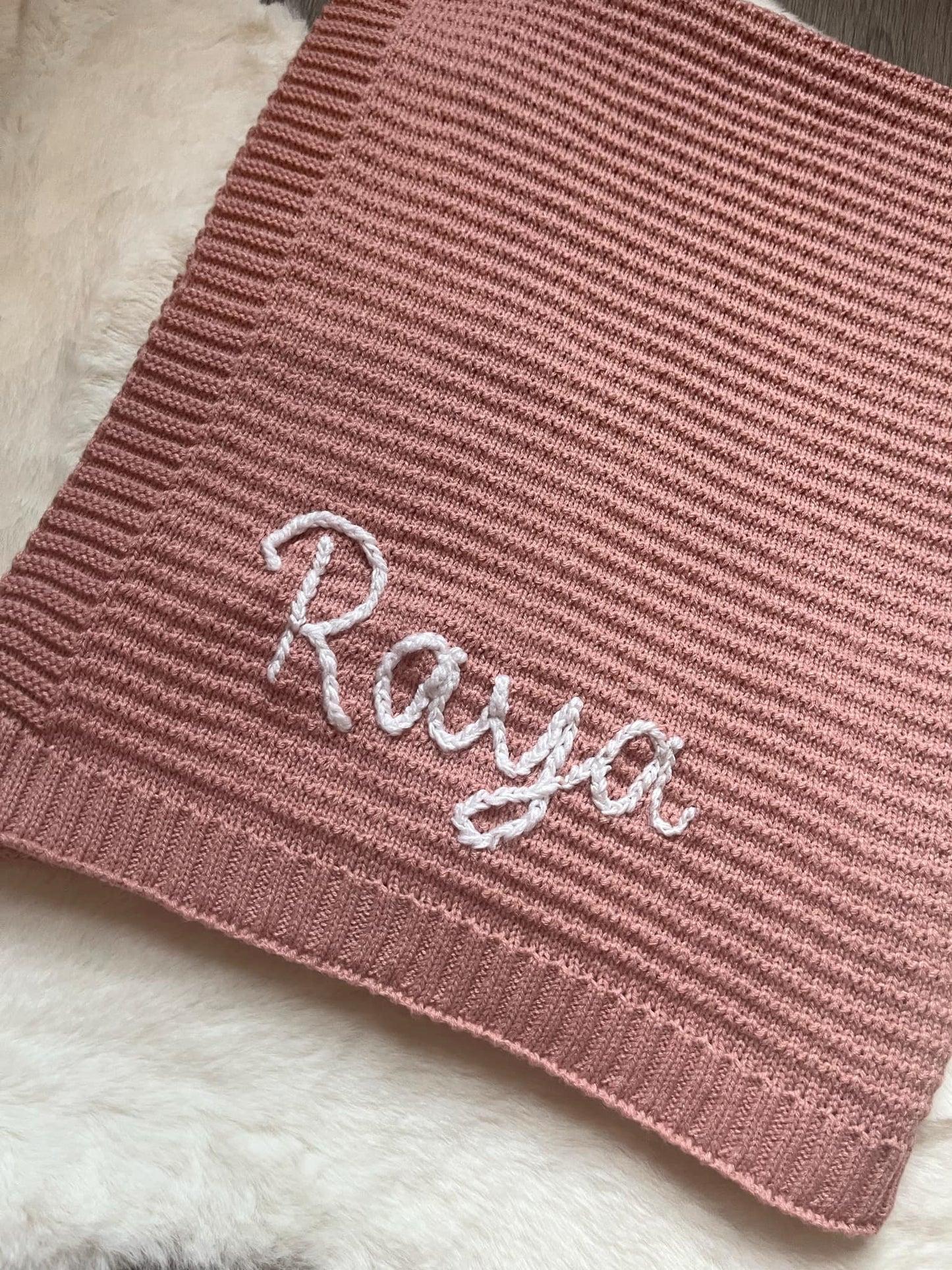 Dusty pink personalised knitted baby blanket with embroidered name "Raya"