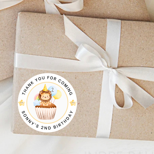 Gift box wrapped in brown paper with a white ribbon and a personalised birthday sticker.